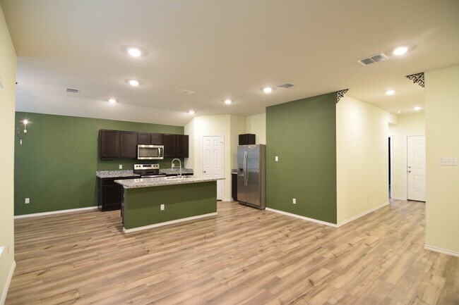 Building Photo - 749 Jersey Ct