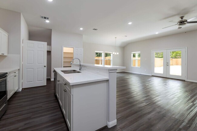 Foto del edificio - Gorgeous New Construction with High Ceilin...