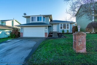 Building Photo - 309 NW Cherry Hill Loop