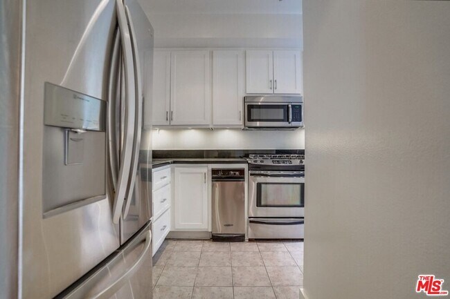 Foto del edificio - 852 N Poinsettia Pl