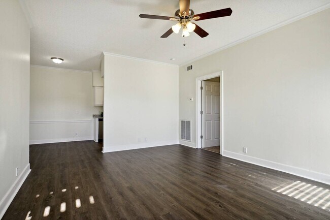 Vista de la sala y el comedor - Siegen Oaks