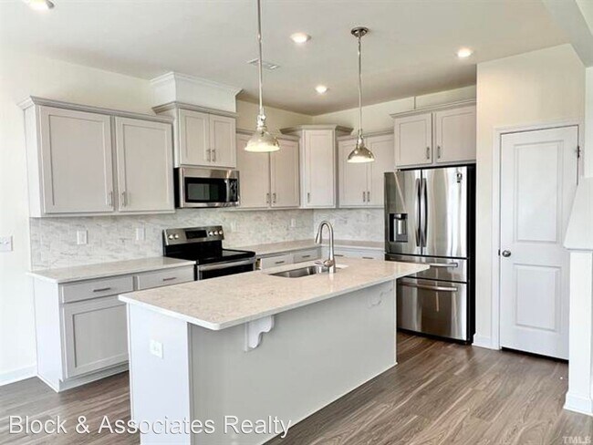 Building Photo - 3 br, 2.5 bath House - 44 Alder Creek Court