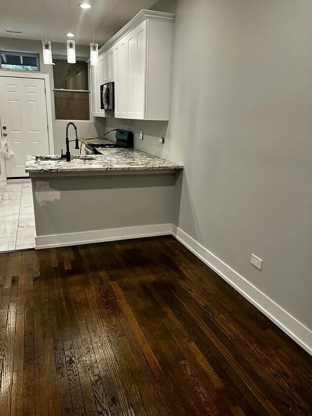 Foto principal - 7448 S Princeton Ave