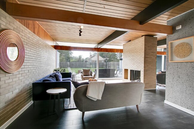 Foto del edificio - 1912 Old Briar Rd