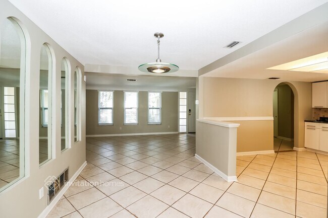 Building Photo - 1708 Lucas Dr