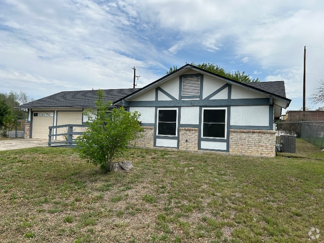 Building Photo - 5622 Frst Lk St