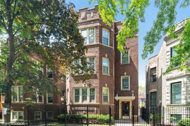 Building Photo - 3730 N Marshfield Ave
