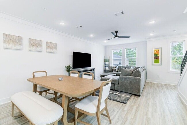 Building Photo - 125 Blue Eden Lp