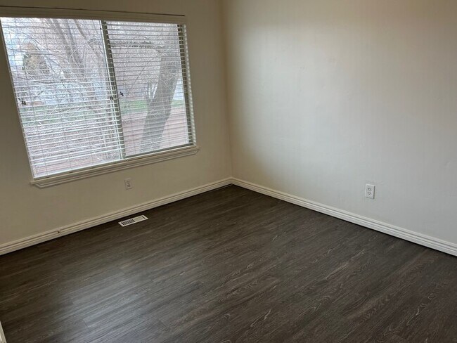 Foto del edificio - Fantastic Murray 3 Bedroom Townhome!