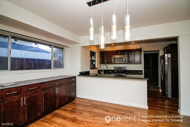 Foto del edificio - 2662 Meadow Glen Dr