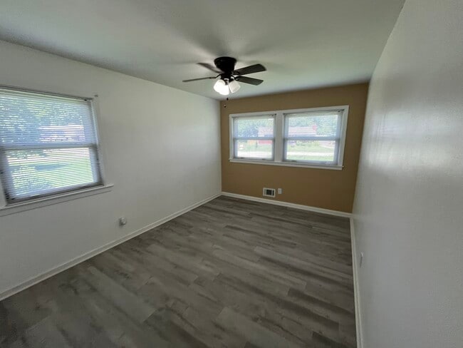 Building Photo - 3508 Robin Dr