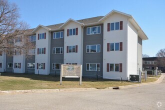 Building Photo - 110 4th St NE