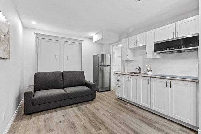 Building Photo - 228 Lebreton St N
