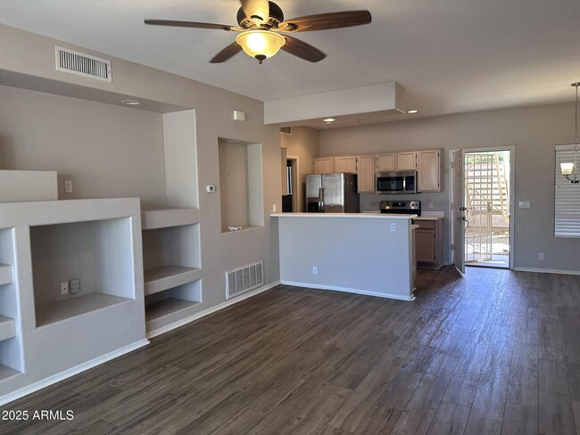 Building Photo - 9253 N Firebrick Dr