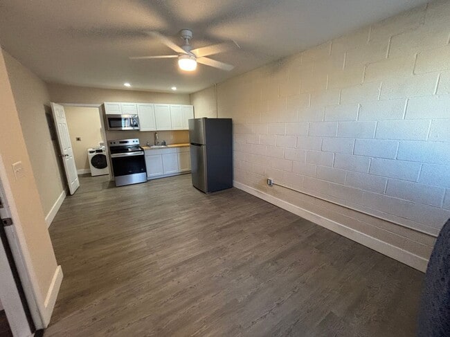 Building Photo - 637 Washington St Building Photo - 637 Washington St