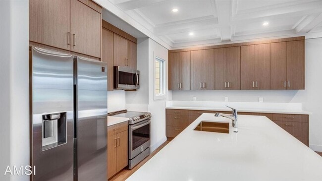 Building Photo - 4 br, 2.5 bath House - 1964 Larkin St