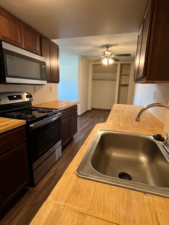 Foto del edificio - Riverview Tower Apartments