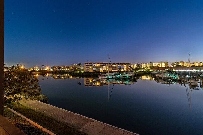 Foto del edificio - 7600 Sun Island Dr S