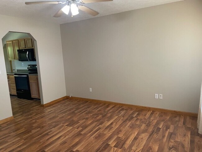 Foto del edificio - 1253 Shumate Rd N