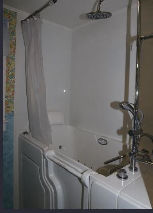 Foto del edificio - 298 Sweet Pond Rd