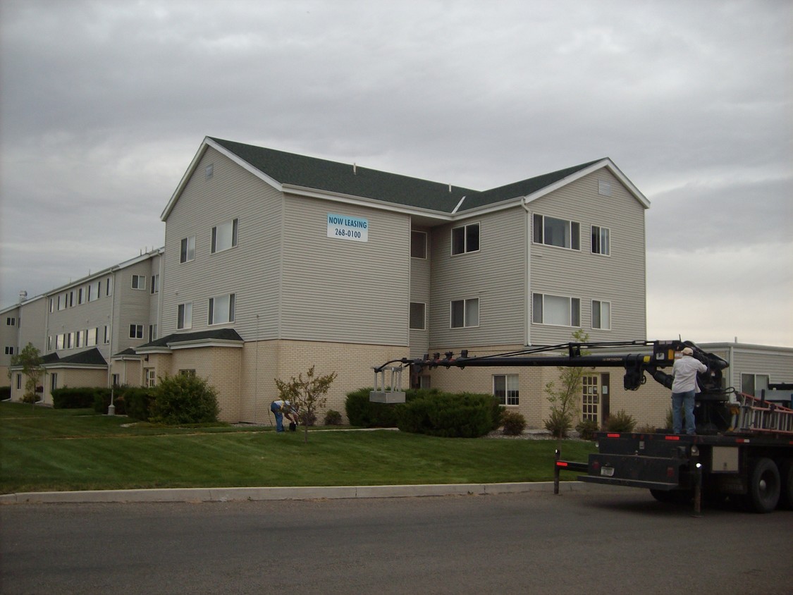 Primary Photo - Golden Eagle Plaza