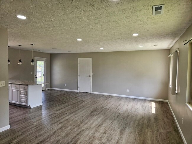 Foto del edificio - 7779 Cedar Wood Cir