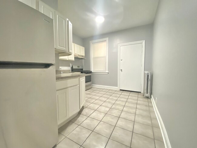 Building Photo - 1251 W Rosemont Ave
