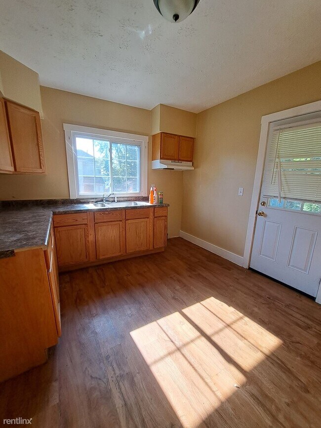 Foto del edificio - 2 br, 1 bath House - 3717 E 3rd St
