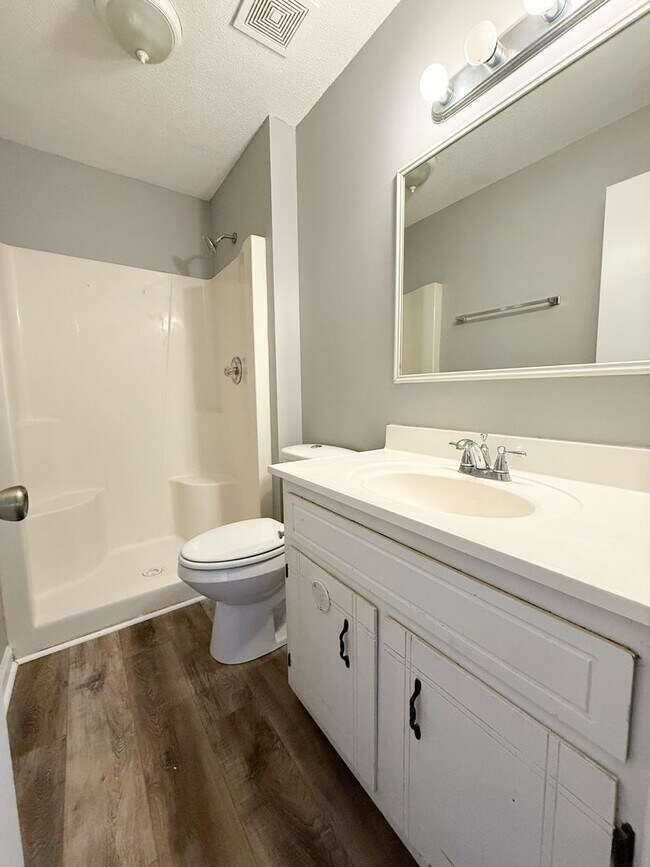 Foto del edificio - 3 Bedroom 2 Bathroom Home!