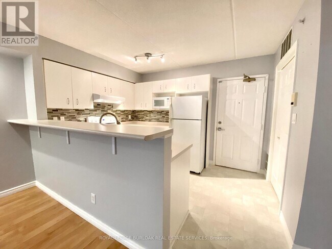 Building Photo - 1450 Bishops Gate