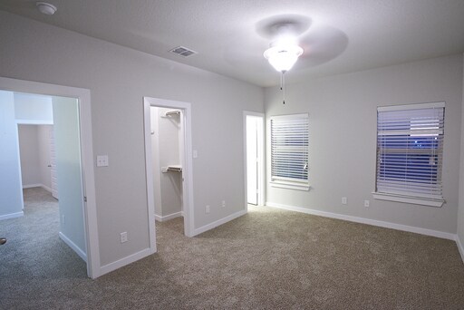 Foto del edificio - Luxury 3 Bedroom Townhome Located Near Sou...