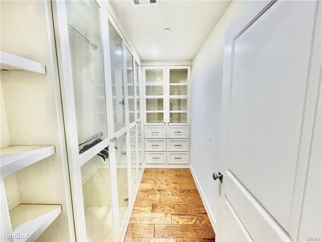 Foto del edificio - 4 br, 3 bath House - 705 S Mentor Ave
