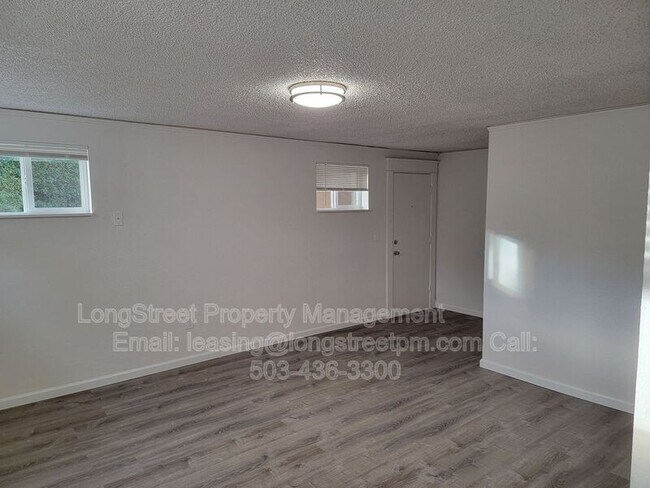 Foto del edificio - 205 NW Kings Blvd