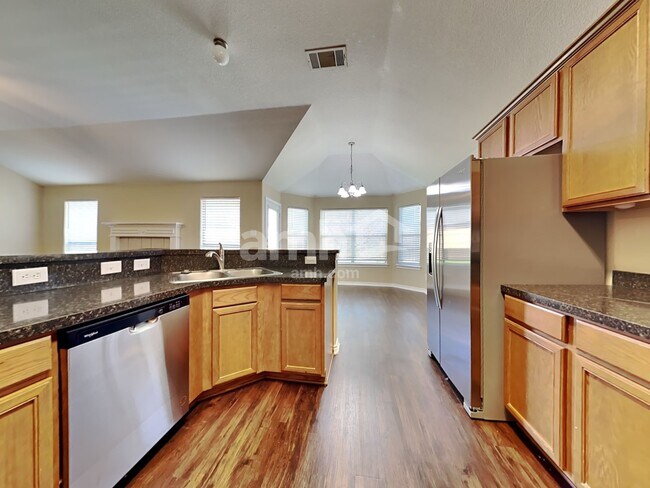 Foto del edificio - 1702 Griffin Ln