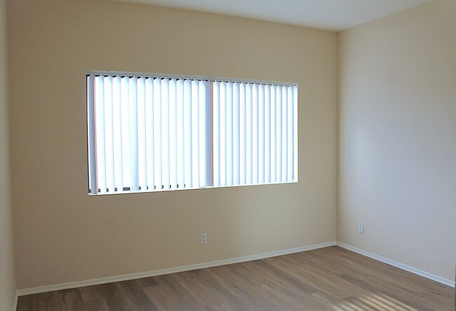 Building Photo - Sherman Oaks Renaissance