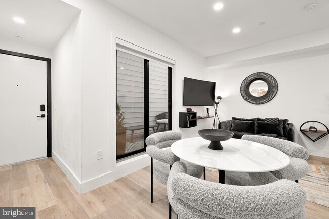 Foto del edificio - 3817 14th St NW