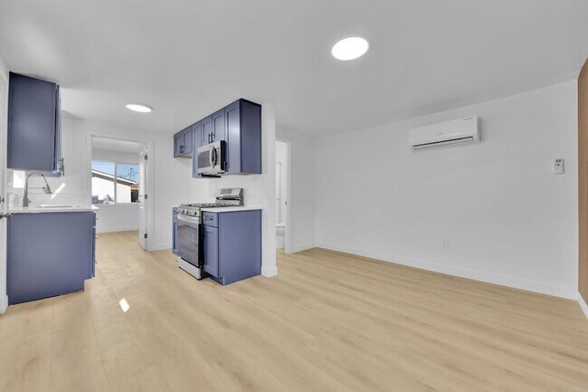 Foto del edificio - 4312 Winona Ave
