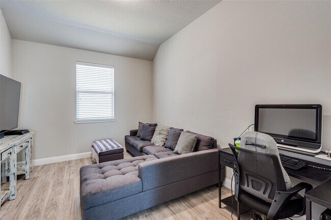 Building Photo - 8110 Lockridge Terrace Ln