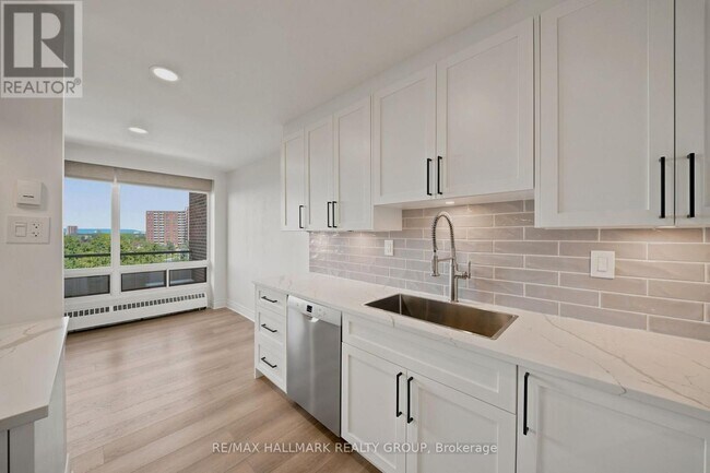 Building Photo - 20 Chesterton Dr