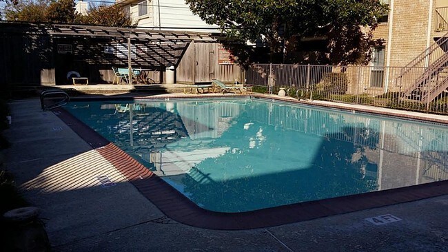 Foto del edificio - 700 Thicket Ln