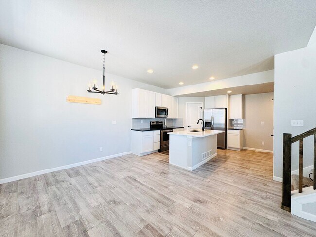 Foto del edificio - Beautiful 3 bedroom 3.5 bath Townhome Minutes from Downtown Johnstown