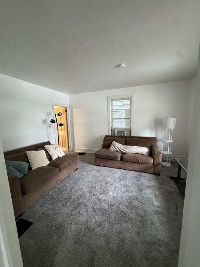 Building Photo - 4-Bedroom Near U-M with Bonus Room | Big Yard & Front Porch | On-site Laundry