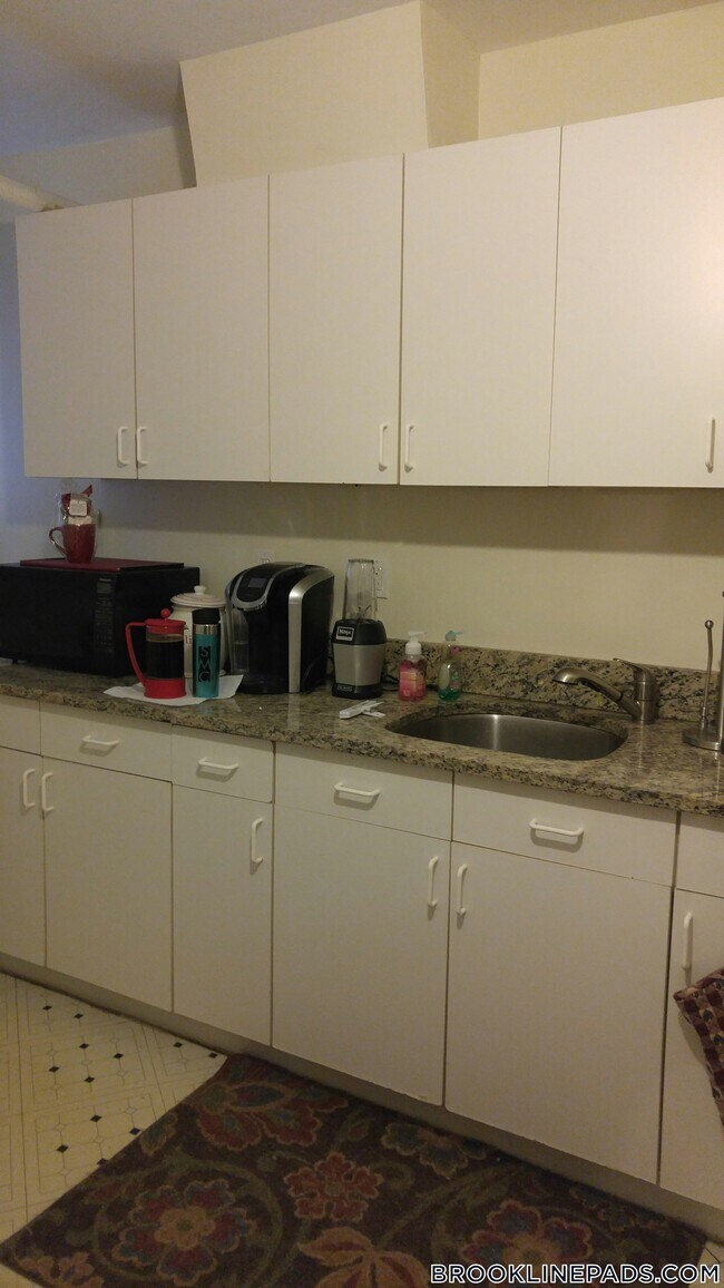 Foto del edificio - 208 Winthrop Rd