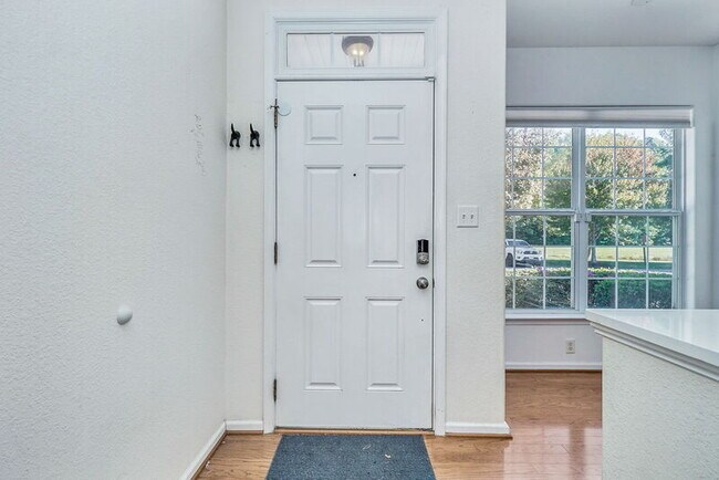 Foto del edificio - 985 Lambourne Ln