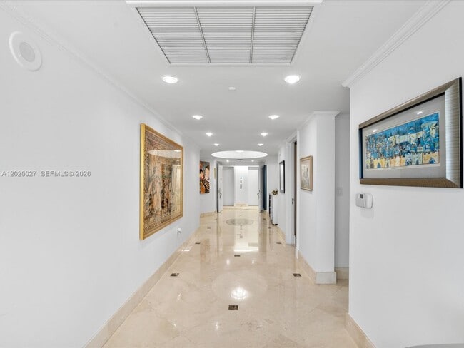 Foto del edificio - 18911 Collins Ave