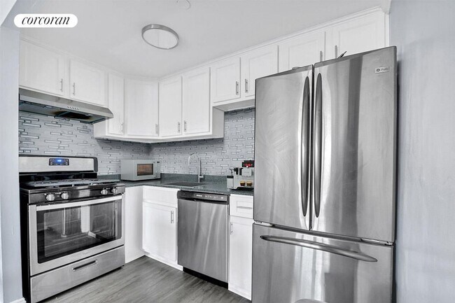 Building Photo - 14-43-43 28th Ave