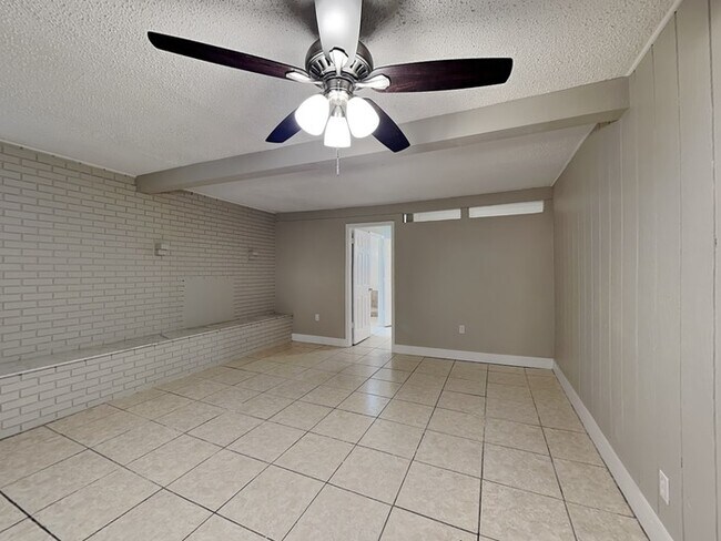 Foto del edificio - 2755 Ravenall Ave