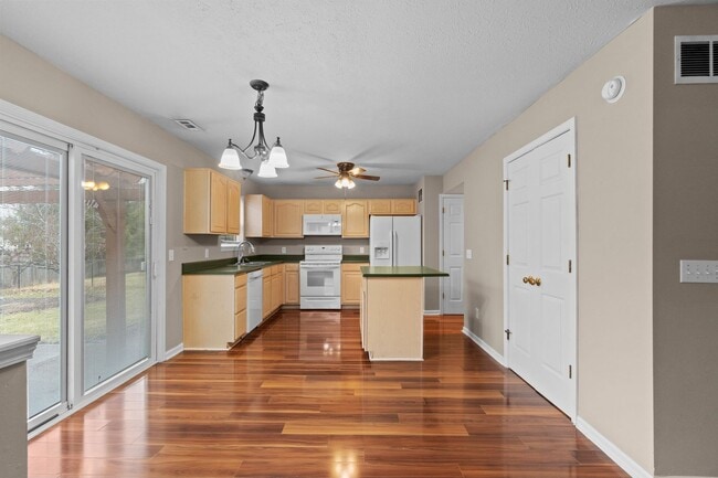 Building Photo - Beautiful 4 Bedroom Home in Fishers!