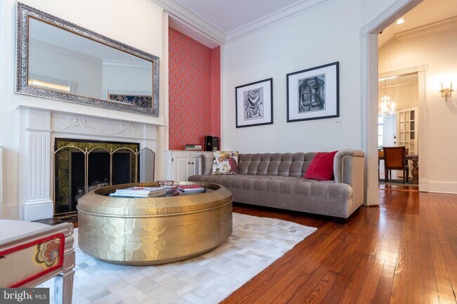 Foto del edificio - 2022 Hillyer Pl NW