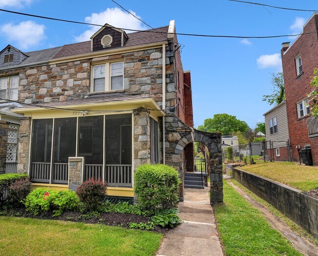 Foto del edificio - 5213 Blaine St NE